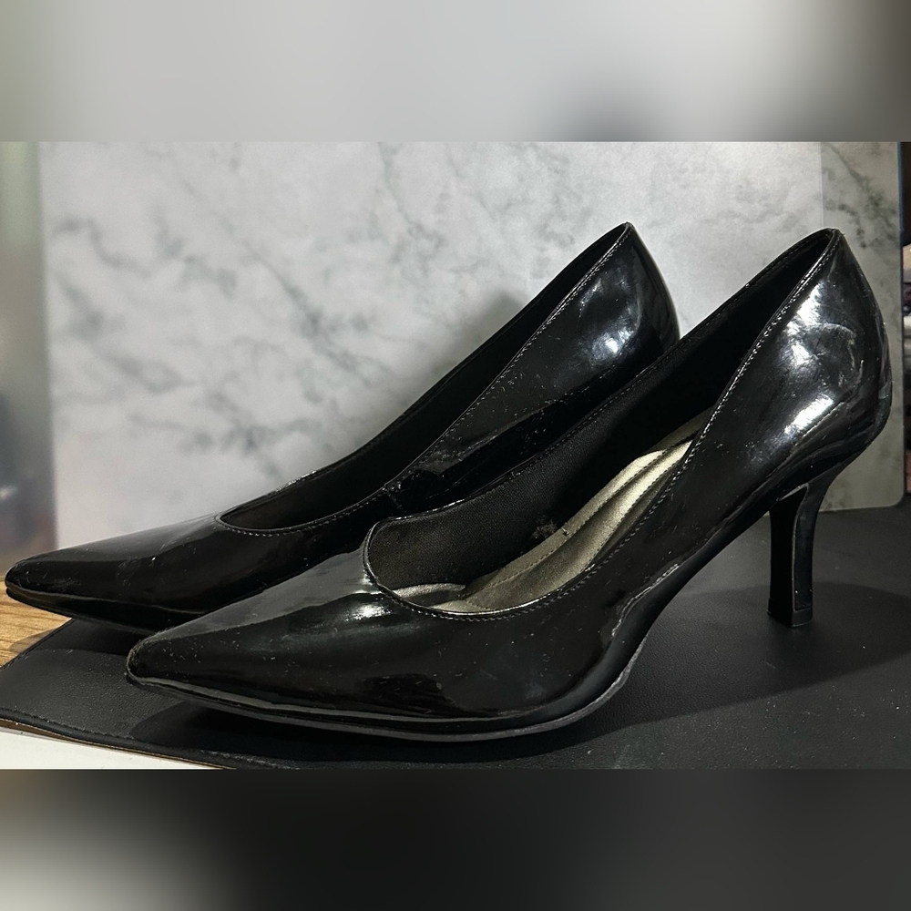 Elegant Black Women's Pumps